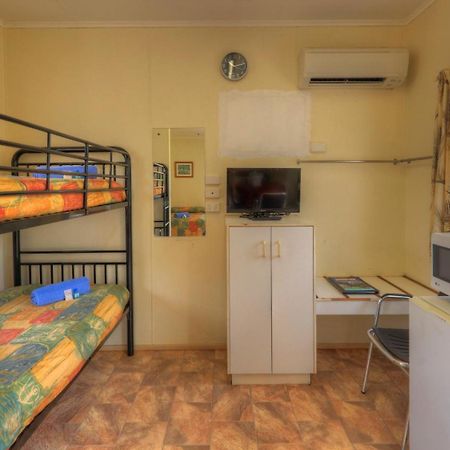 Batchelor Holiday Park Bagian luar foto