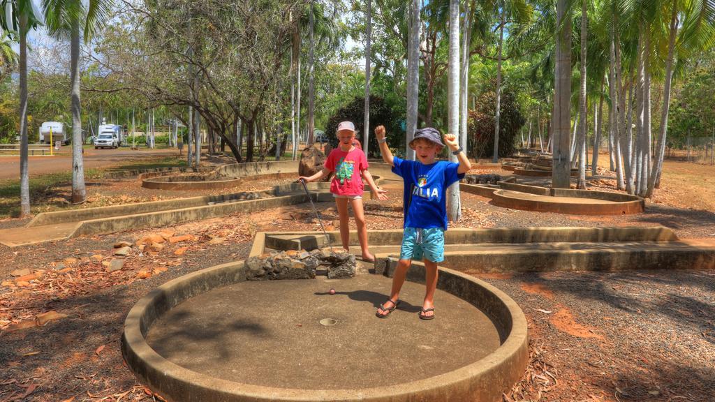 Batchelor Holiday Park Bagian luar foto