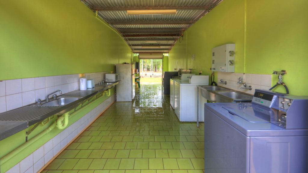 Batchelor Holiday Park Bagian luar foto