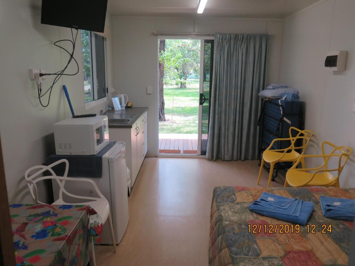 Batchelor Holiday Park Bagian luar foto